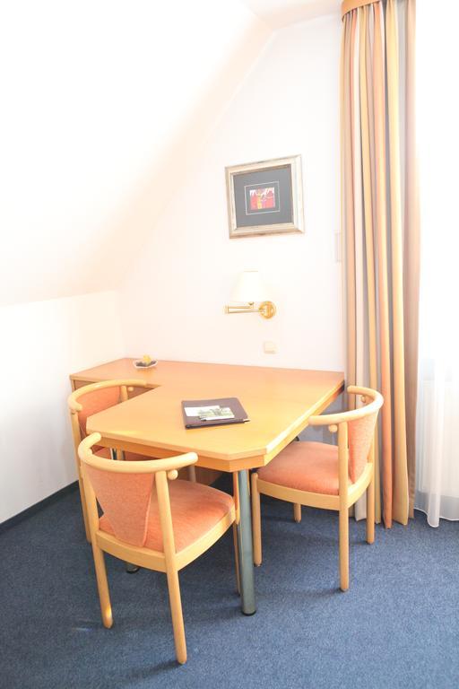 Hotel Am Ostpark Нойбиберг Стая снимка