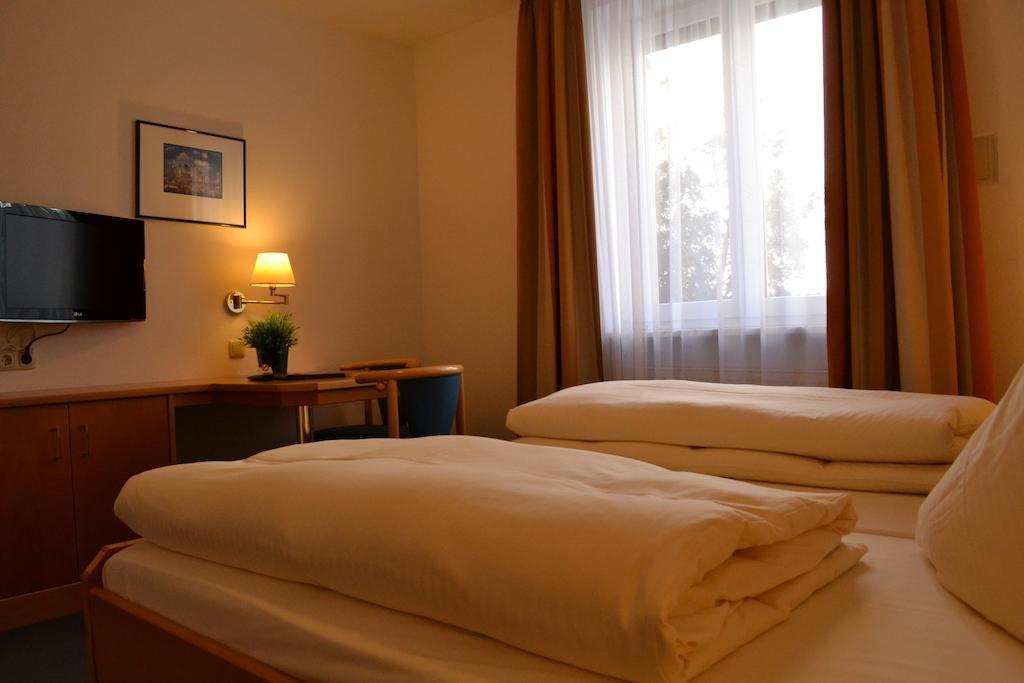Hotel Am Ostpark Нойбиберг Стая снимка