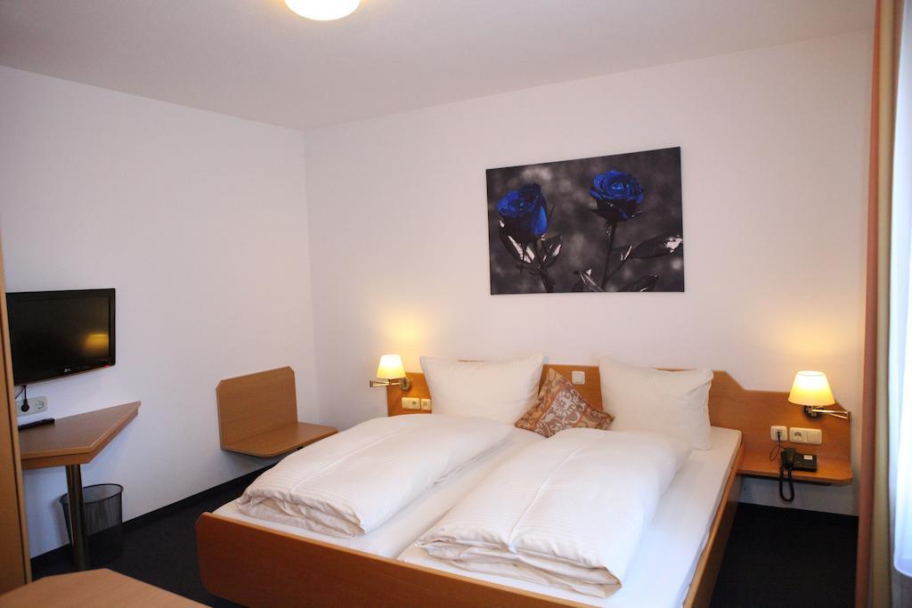 Hotel Am Ostpark Нойбиберг Екстериор снимка