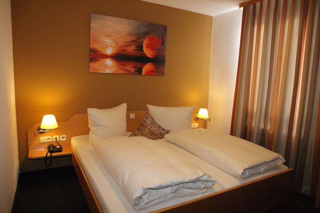 Hotel Am Ostpark Нойбиберг Екстериор снимка