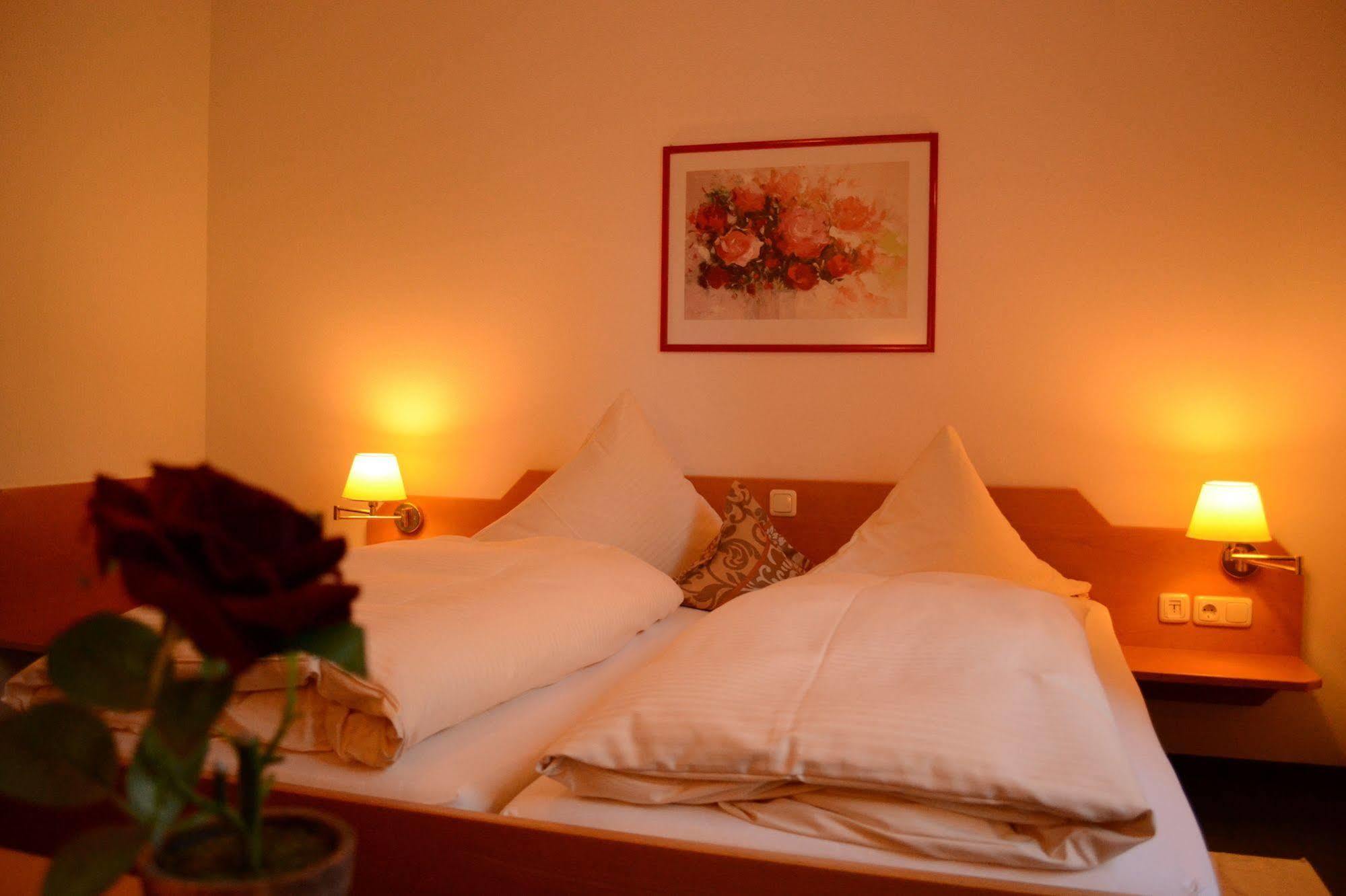Hotel Am Ostpark Нойбиберг Екстериор снимка