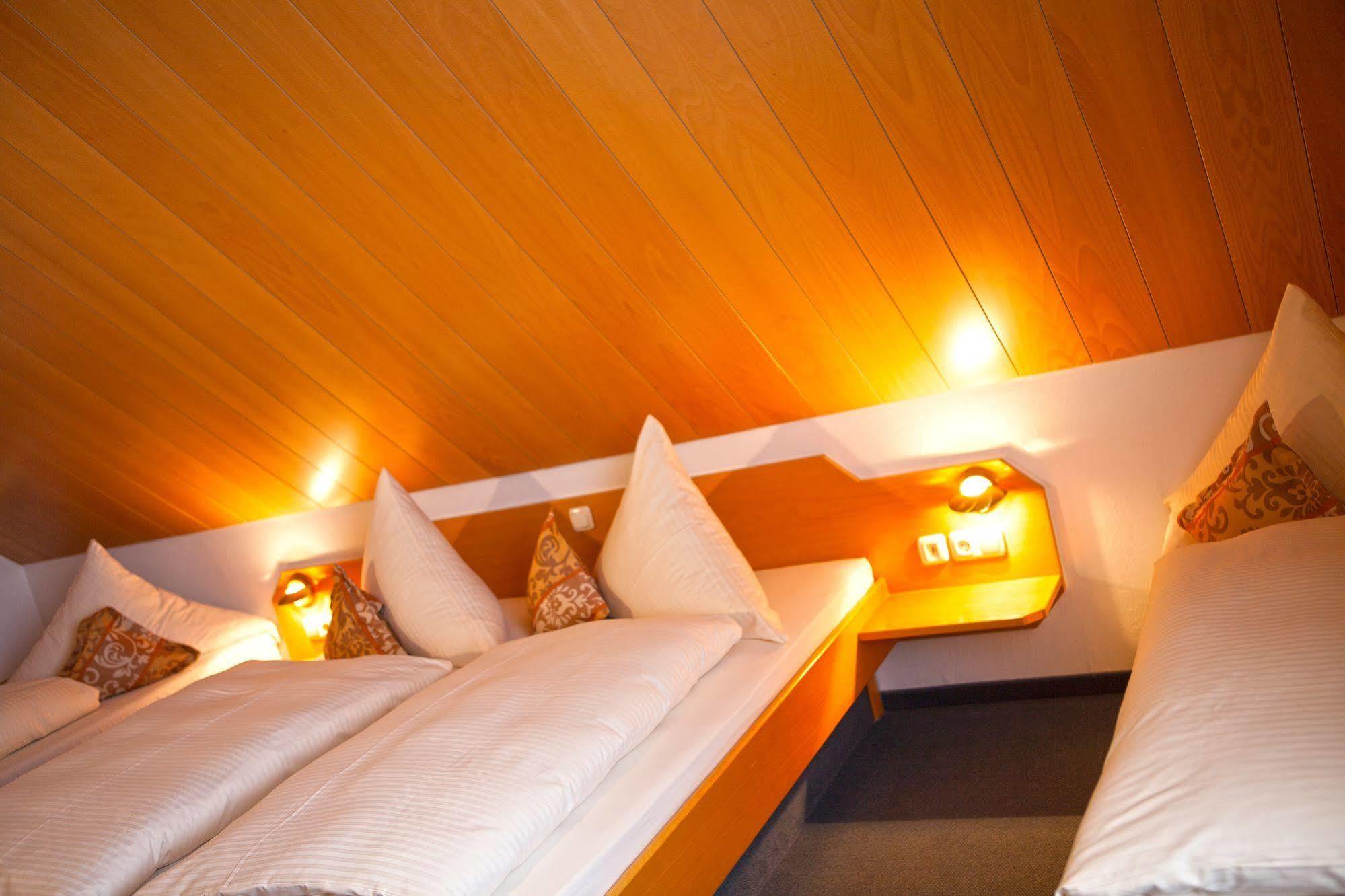 Hotel Am Ostpark Нойбиберг Екстериор снимка